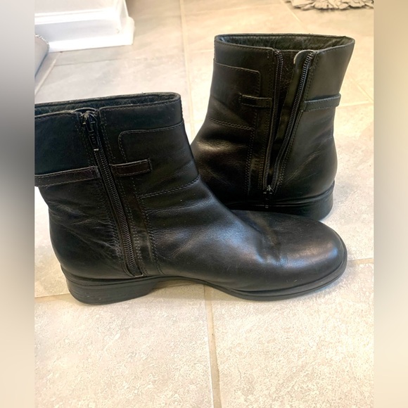 Clark’s Zip & Buckle Detail Low Heel Comfort Boot - Picture 6 of 6